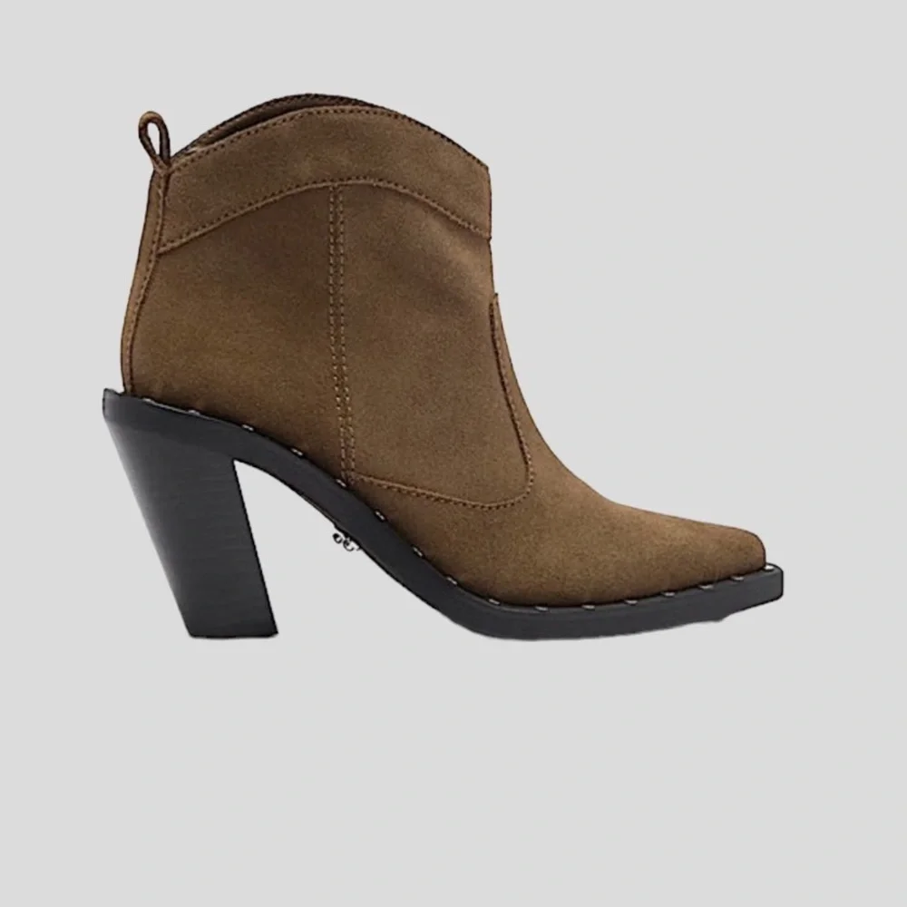Rebecca Minkoff Ankle Boot ♥️ Like and get 40%‎ offer!